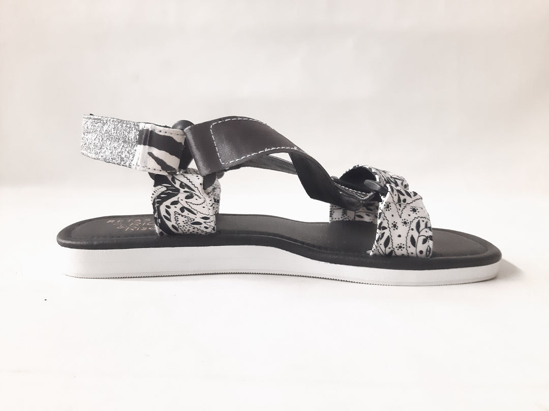 Risqué Designs Womens Retaso Sandals in Black and Silver