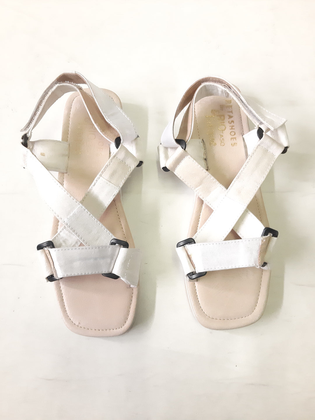 Risqué Designs Womens Retaso Sandals in White