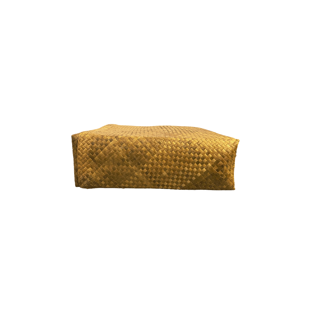 Twelve Topaz	Standing Box