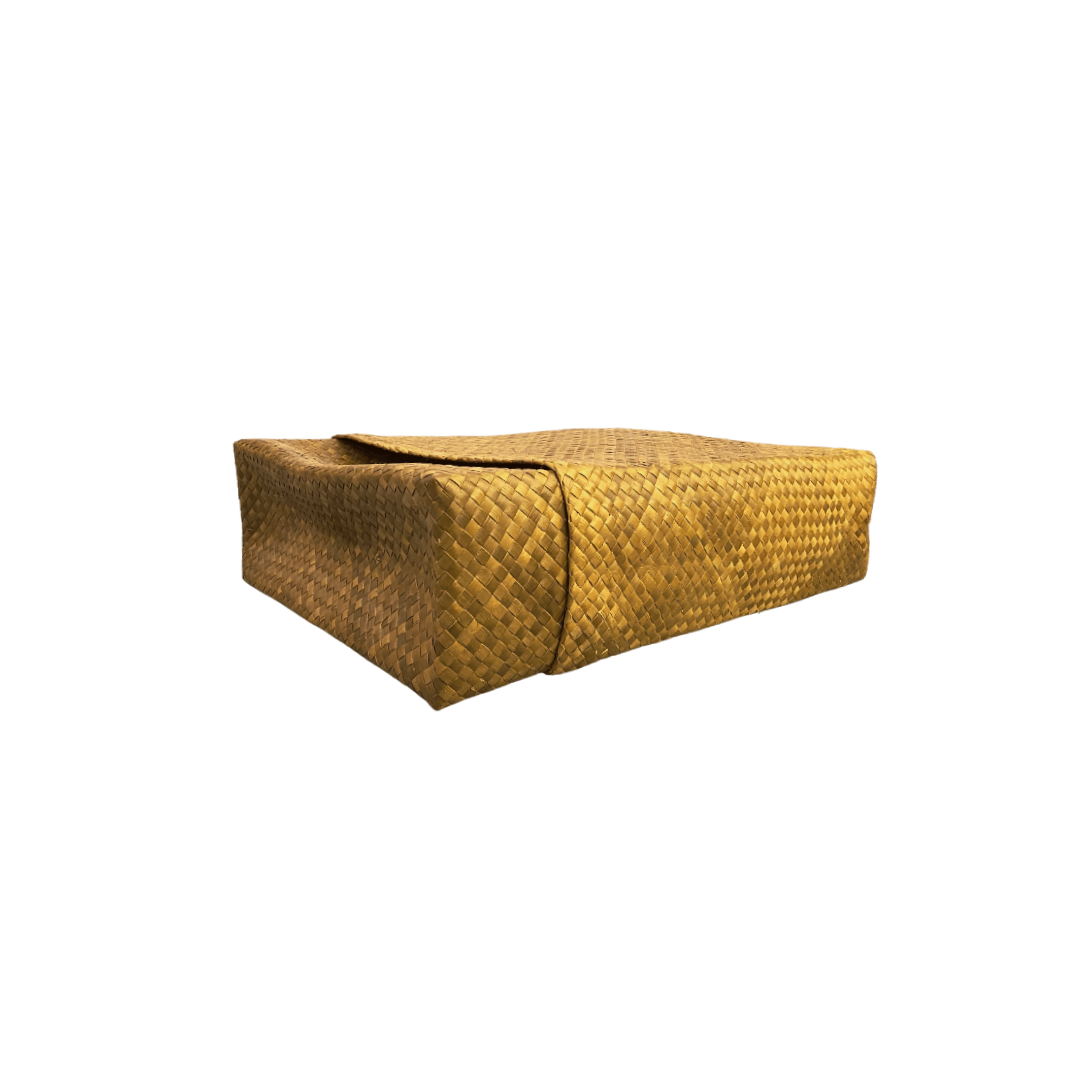Twelve Topaz	Standing Box