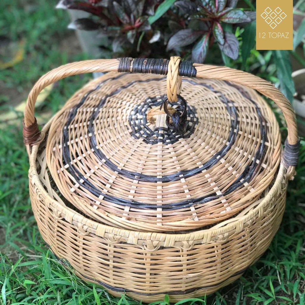 Twelve Topaz Picnic Basket with Cover