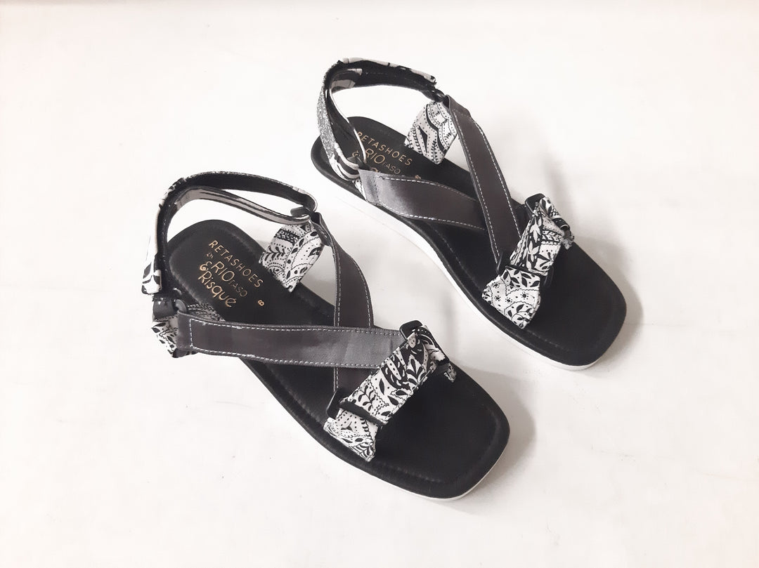 Risqué Designs Womens Retaso Sandals in Black and Silver