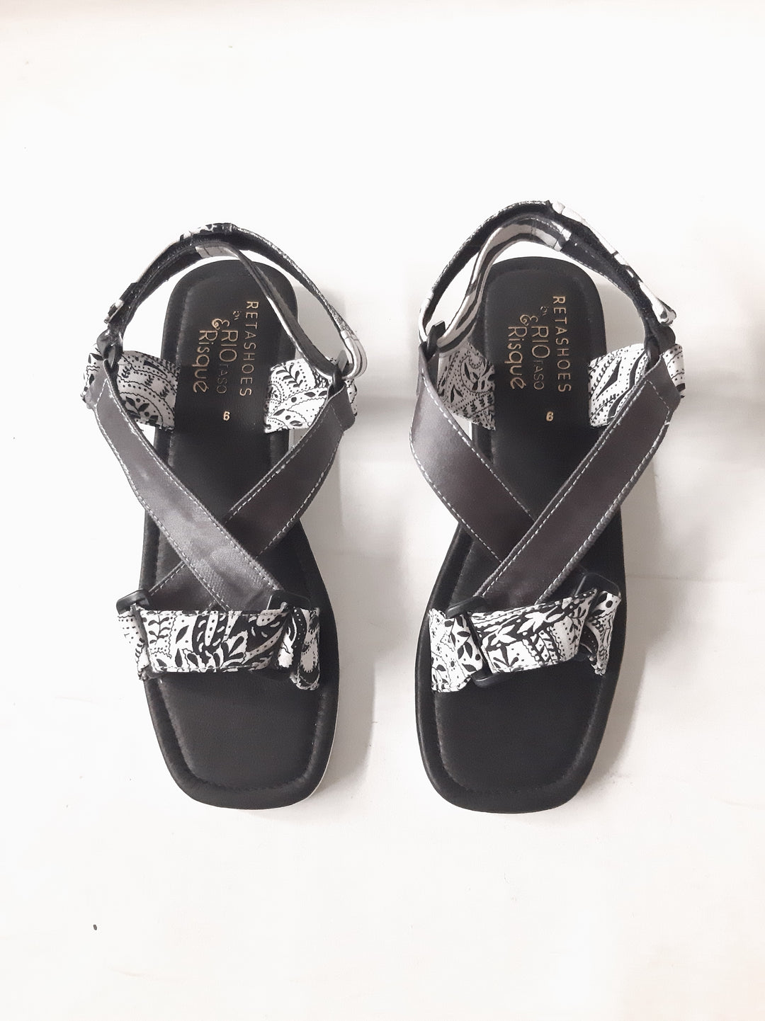 Risqué Designs Womens Retaso Sandals in Black and Silver