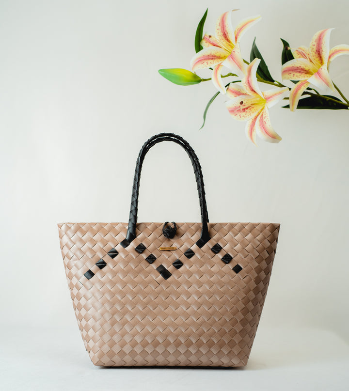 Lokal Bayong Juanita Hand-Woven Handbag