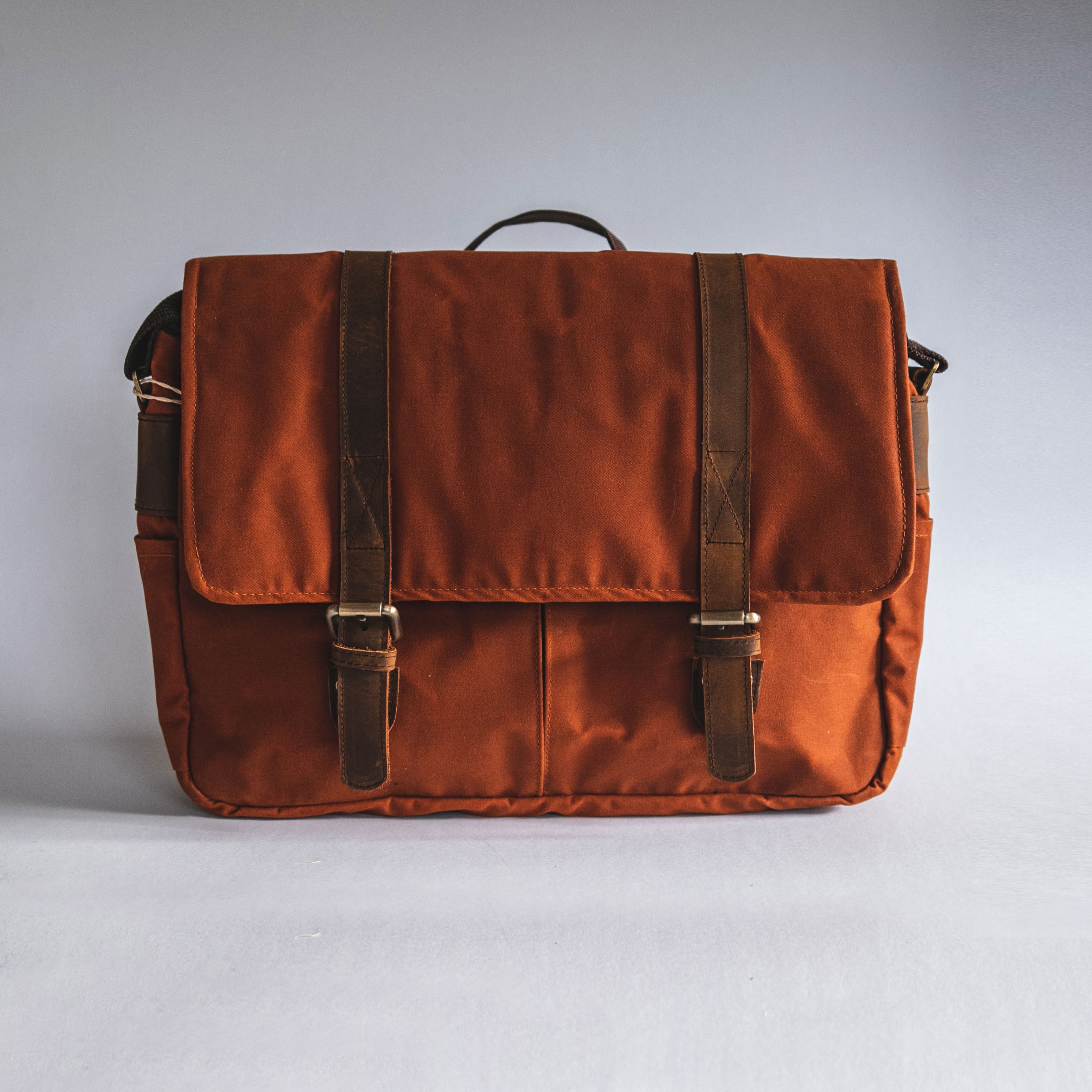 Roots leather messenger online bag